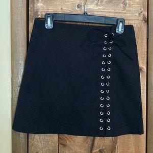 Cute black skirt like new